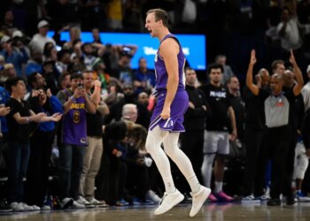 Lakers player Luke Kennard