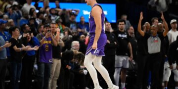 Lakers player Luke Kennard