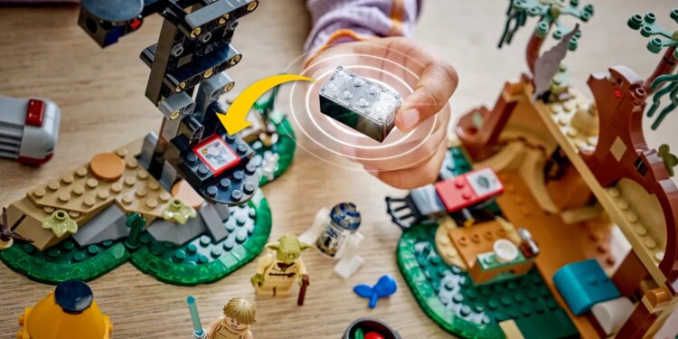 Lego’s Smart Brick is here, and it transforms these new Star Wars sets