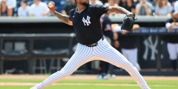 New York Yankees starting pitcher Luis Gil (81) throws a pitch.