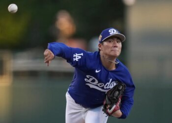 Dodgers pitcher Yoshinobu Yamamoto throws a pitch during a spring training game.