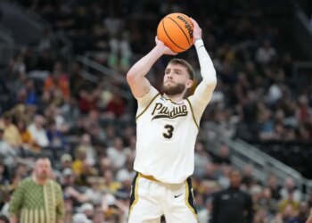 Purdue's Braden Smith (3) shoots a 3-point basket in an NCAA tournament game.