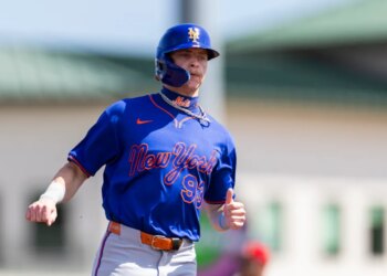 New York Mets’ Carson Benge running to third during Spring Training.