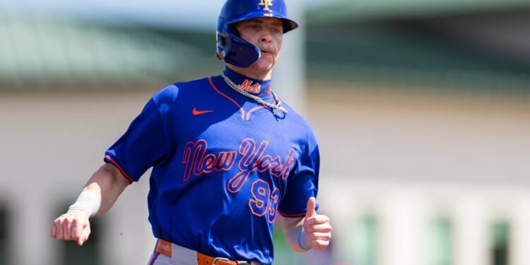 New York Mets’ Carson Benge running to third during Spring Training.