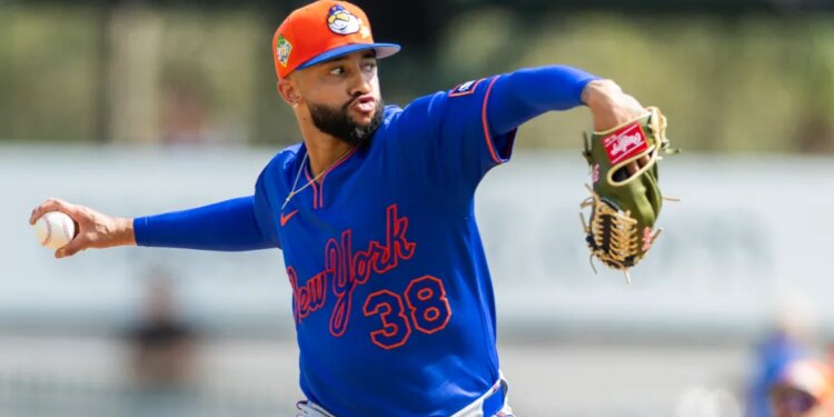 New York Mets Pitcher Devin Williams (38) throws the ball during Spring Training.