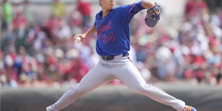 New York Mets pitcher Kodai Senga (34) pitches against the St. Louis Cardinals at Roger Dean Chevrolet Stadium.