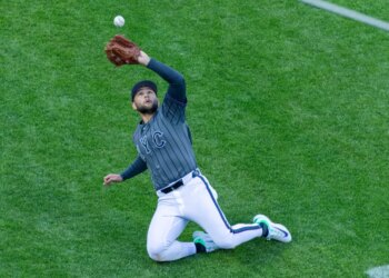 Mets Infielder Bo Bichette (19) catches Pittsburgh Pirates Brandon Lowe (5) foul in the second inning at Citi Field, Saturday, March 28, 2026, in Queens, NY.