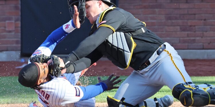 Mets undone by questionable decisions in extra-inning loss to Pirates