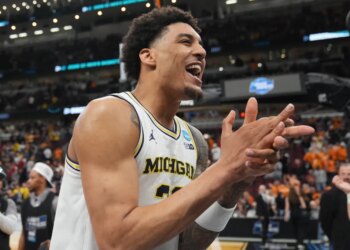 Yaxel Lendeborg of Michigan (23) celebrating after defeating Alabama.