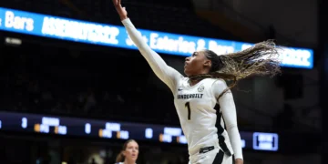 Mikayla Blakes' path from dance studio to college hoops stardom