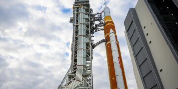 NASA wants to put a $20 billion base on the Moon