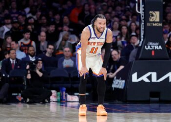 New York Knicks guard Jalen Brunson reacts after a Washington Wizards player landed on his leg.