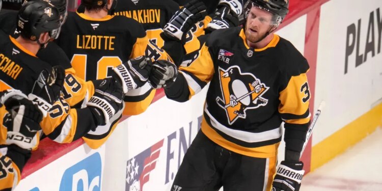 Anthony Mantha high-fives his teammates on the bench.