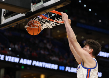 Florida Gators center Olivier Rioux (32) dunks the ball in the second half.