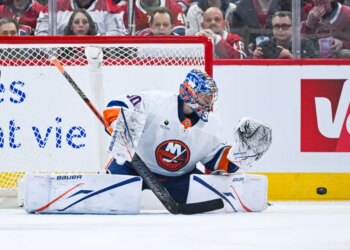llya Sorokin tracks the puck during the Islanders' 7-3 loss to the Canadiens on March 21, 2026 in Montreal.