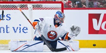 llya Sorokin tracks the puck during the Islanders' 7-3 loss to the Canadiens on March 21, 2026 in Montreal.