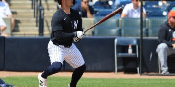 New York Yankees outfielder Randal Grichuk (34) singles during the first inning against the Detroit Tigers.