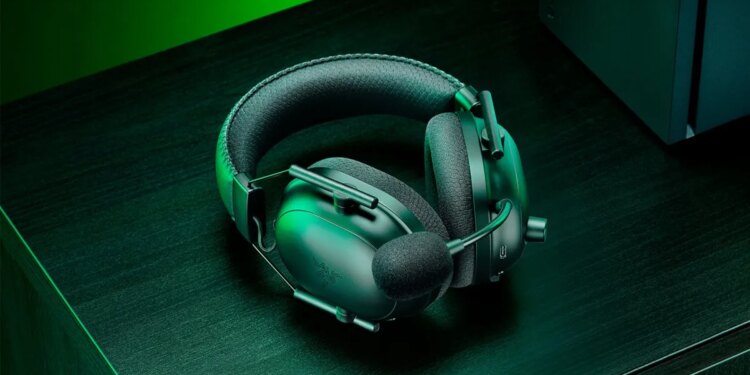 Razer’s BlackShark V2 Pro gaming headset is $90, which is a new low price