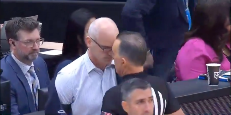 Dan Hurley confronting a referee.