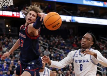 Rubén Prey reaches for a rebound in front of Stephon Payne III during St. John's 72-65 Big East title-clinching win over Seton Hall at Prudential Center on March 6, 2026.