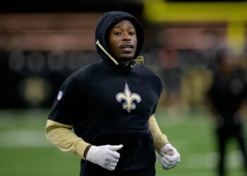 New Orleans Saints running back Alvin Kamara (41) warms up before a game against the Denver Broncos at Caesars Superdome.