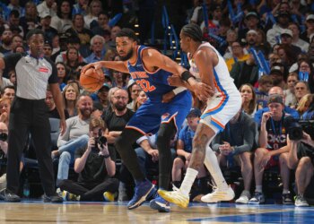 The Knicks' Karl-Anthony Towns conundrum comes with more glaring problems