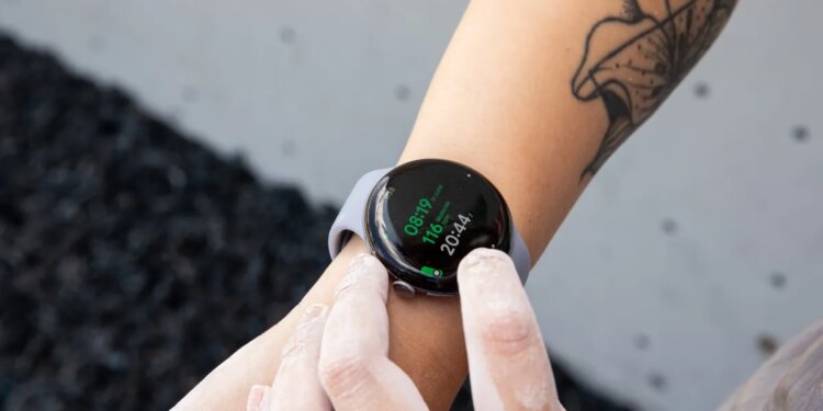 The Pixel Watch now lets you tap to pay without opening the Wallet app