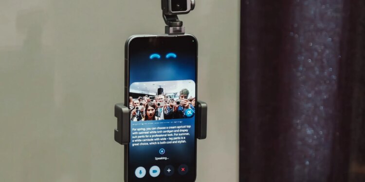 Honor Robot Phone demo at MWC 2026