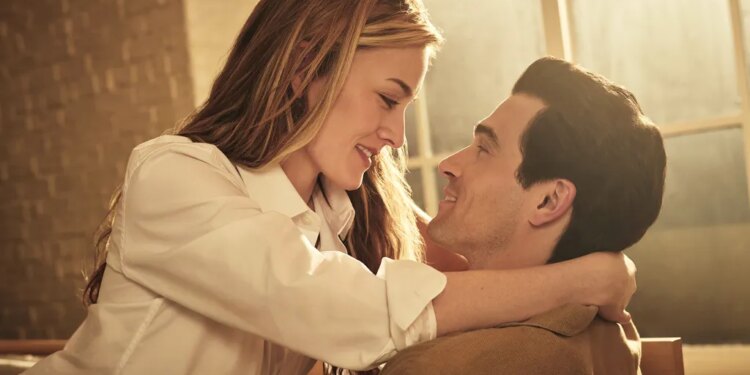 Sarah Pidgeon as Carolyn Bessette Kennedy and Paul Kelly as John F. Kennedy Jr. in a scene from "Love Story: John F. Kennedy Jr. & Carolyn Bessette."