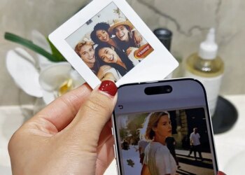 These electronic Polaroids are powered by your phone’s NFC chip