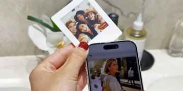 These electronic Polaroids are powered by your phone’s NFC chip