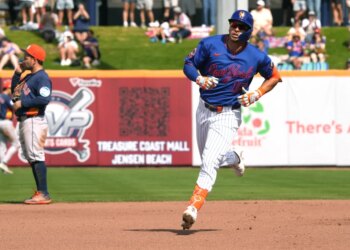 New York Mets left fielder Tyrone Taylor (15) rounds second base after hitting a home run against the Houston Astros.