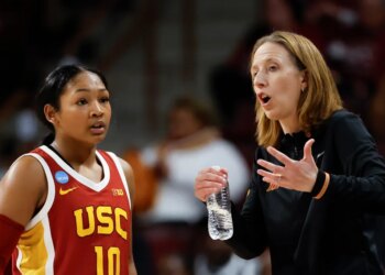 USC coach Lindsay Gottlieb and player Malia Samuels