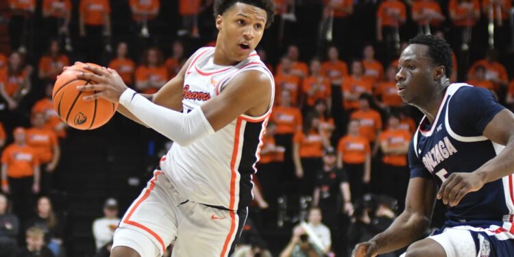 Oregon State guard Josiah Lake II (2) dribbles in front of Gonzaga forward Emmanuel Innocenti (5).