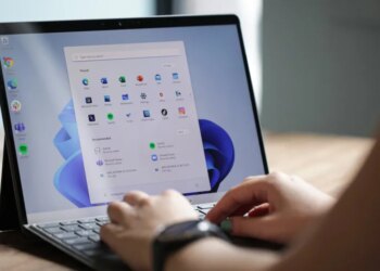 Windows 11 is finally getting a movable taskbar