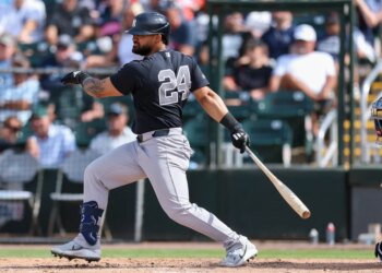 Yankees left fielder Jasson Domínguez (24) hits an rbi single against the Minnesota Twins in the fifth inning during spring training.