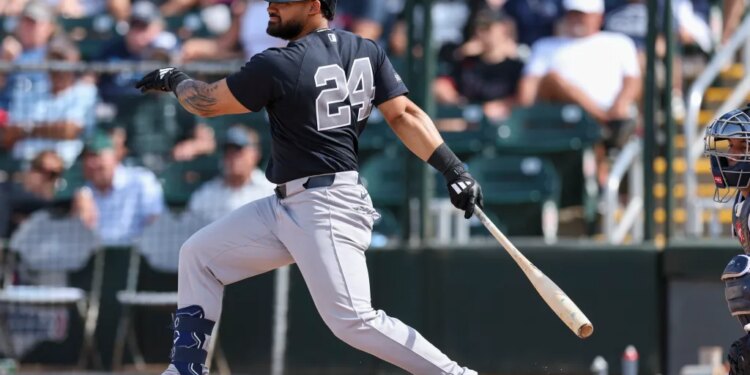 Yankees left fielder Jasson Domínguez (24) hits an rbi single against the Minnesota Twins in the fifth inning during spring training.