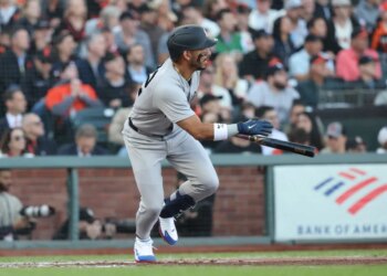 New York Yankees shortstop José Caballero (72) hits an RBI double during the second inning.