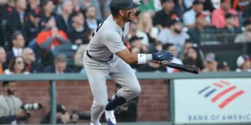 New York Yankees shortstop José Caballero (72) hits an RBI double during the second inning.