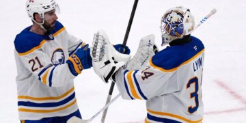 bet365 bonus code: Bet $10, get $200 in bonus bets for Sabres vs. Bruins