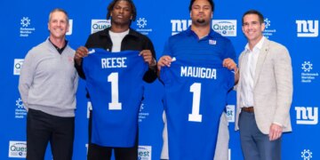 New York Giants draft picks Francis Mauigoa and Arvell Reese hold up their jerseys with Head Coach John Harbaugh and General Manager Joe Schoen.