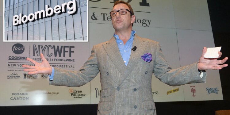 Bloomberg exec sent raunchy messages to male staffer: suit