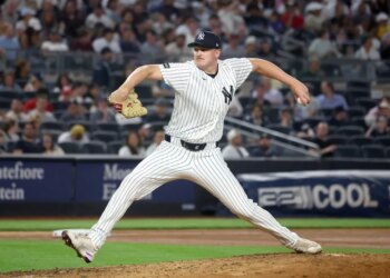 New York Yankees pitcher Brent Headrick (47) throws a pitch during the 8th inning when the New York Yankees played the Los Angeles Angels Wednesday, April 15, 2026 at Yankee Stadium.