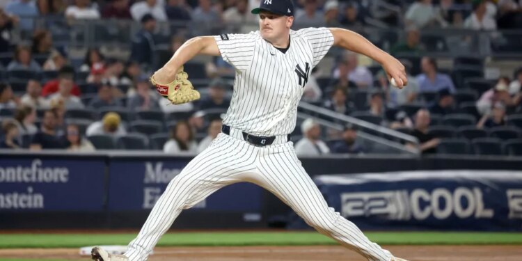 New York Yankees pitcher Brent Headrick (47) throws a pitch during the 8th inning when the New York Yankees played the Los Angeles Angels Wednesday, April 15, 2026 at Yankee Stadium.