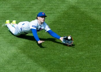 New York Mets outfielder Carson Benge diving to catch a fly ball.