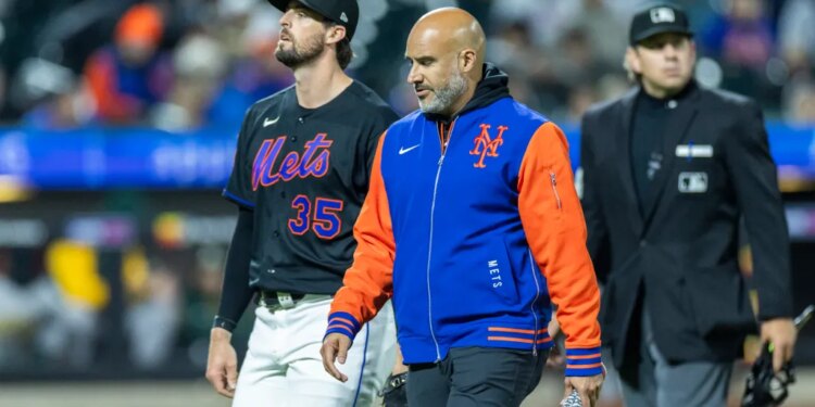 New York Mets pitcher Clay Holmes (35) is pulled in the sixth inning against the Athletics at Citi Field, Friday, April 10, 2026,