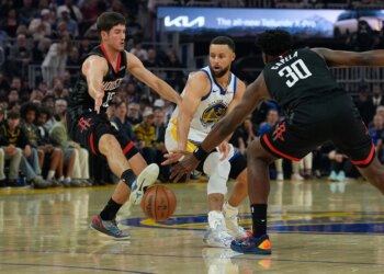 Curry nearly leads Warriors to shocking comeback against Rockets in return