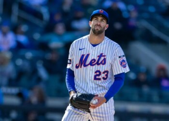 New York Mets pitcher David Peterson (23) reacts on the mound after Arizona Diamondbacks shortstop Jose Fernandez (11) and Arizona Diamondbacks shortstop Geraldo Perdomo (2) score on Arizona Diamondbacks right fielder Corbin Carroll (7) two-run RBI double during the second inning against the New York Mets at Citi Field, Wednesday, April 8, 2026, in Queens, NY.