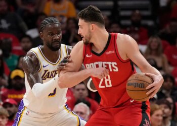 Deandre Ayton ejected in Game 4 as Lakers collapse against Rockets