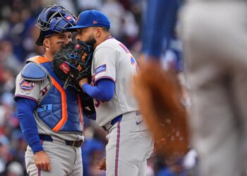 New York Mets catcher Luis Torrens talks with relief pitcher Devin Williams.